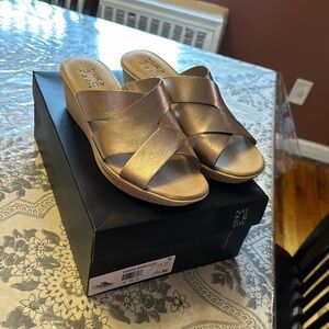 Naturalizer sandals